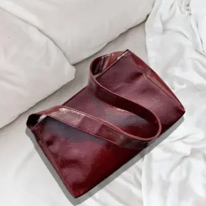 Claret rode lakleren stokbrood tas